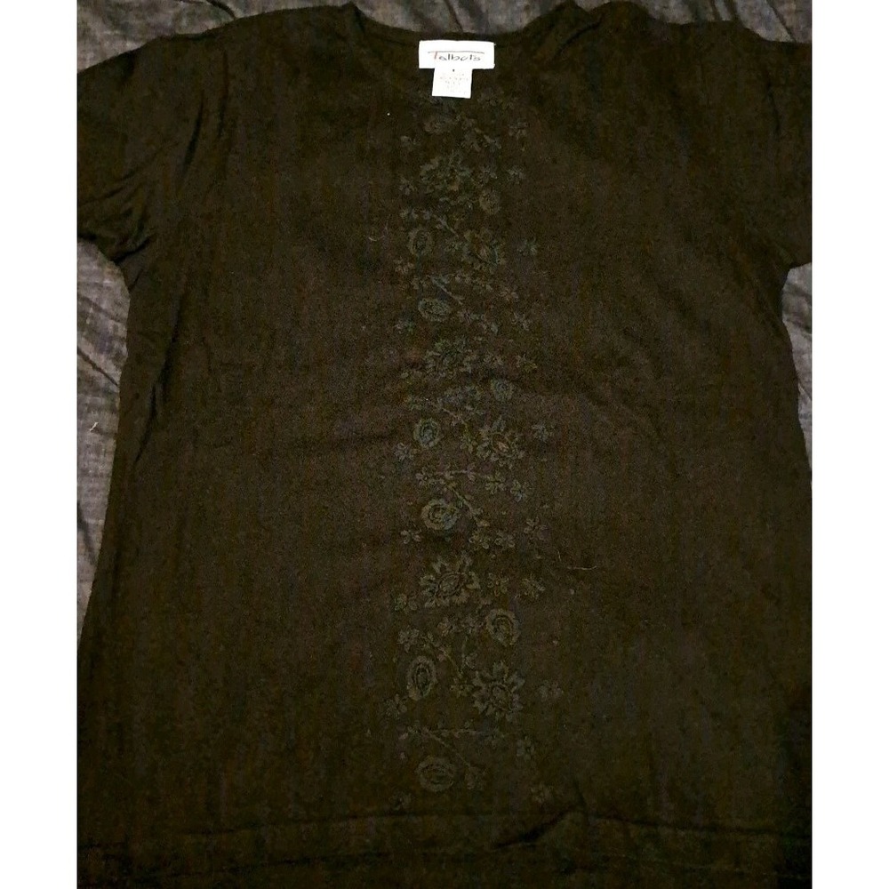 Womens Small Talbots Black Short Sleeve Tee With Embroidered Floral Front